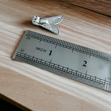 Load image into Gallery viewer, Sacred Fly Of Valor Silver Pendant Necklace