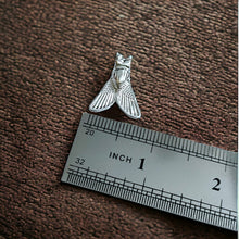 Load image into Gallery viewer, Sacred Fly Of Valor Silver Pendant Necklace