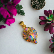 Load image into Gallery viewer, Dainty Scarab Gold Pendant Necklace
