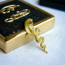 Load image into Gallery viewer, Goddess Wadjet Amulet Pendant