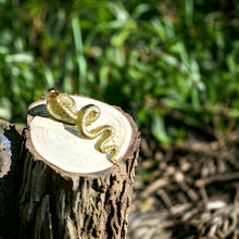 Load image into Gallery viewer, Goddess Wadjet Amulet Pendant