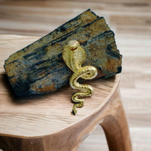 Load image into Gallery viewer, Goddess Wadjet Amulet Pendant