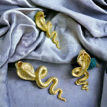 Load image into Gallery viewer, Goddess Wadjet Amulet Pendant