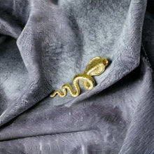 Load image into Gallery viewer, Goddess Wadjet Amulet Pendant