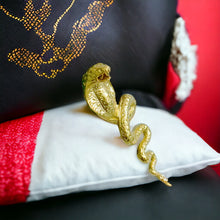 Load image into Gallery viewer, Goddess Wadjet Amulet Pendant