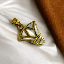 Load image into Gallery viewer, Gold Lotus Flower Pendant Necklace