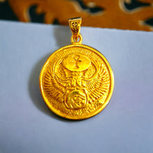 Load image into Gallery viewer, Scarab Beetle Round Gold Pendant