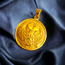 Load image into Gallery viewer, Scarab Beetle Round Gold Pendant