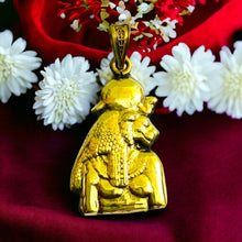 Load image into Gallery viewer, Gold Goddess Sekhmet Pendant Necklace