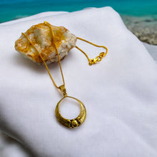 Load image into Gallery viewer, Dainty Winged Sun Desk Gold Pendant Necklace