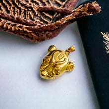 Load image into Gallery viewer, Sekhmet Gold  Pendant