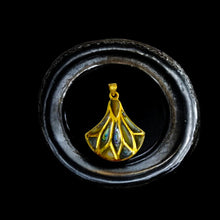 Load image into Gallery viewer, Gold Lotus Flower Pendant Necklace
