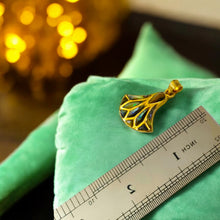 Load image into Gallery viewer, Gold Lotus Flower Pendant Necklace