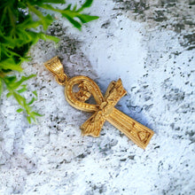 Load image into Gallery viewer, Sun Desk Gold Ankh Gold Pendant

