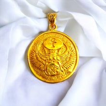 Load image into Gallery viewer, Scarab Beetle Round Gold Pendant
